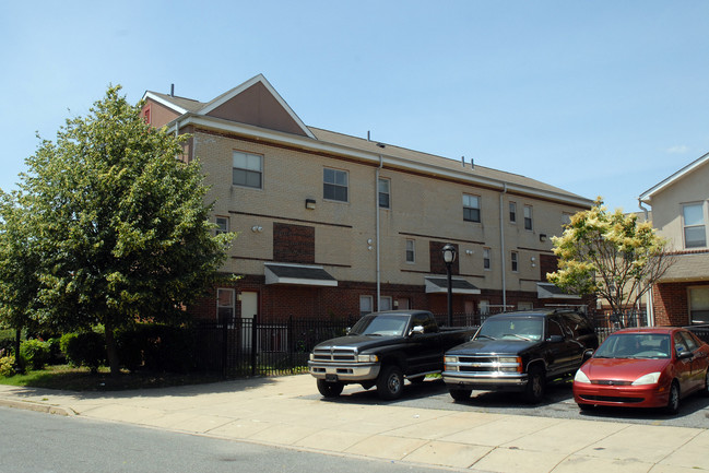 1015 Parrish St in Philadelphia, PA - Foto de edificio - Building Photo