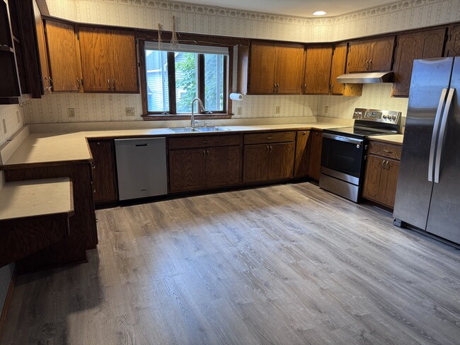 157 College St, Unit #1