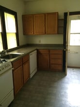 208 Lindale Ave in Waterloo, IA - Building Photo - Building Photo