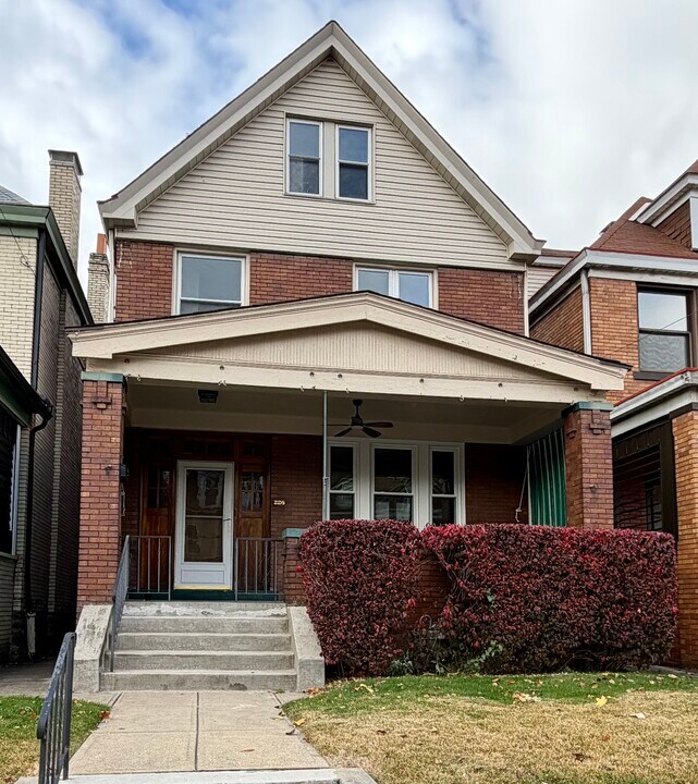 226 Gross St in Pittsburgh, PA - Building Photo