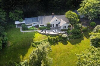 117 Tobys Ln in New Canaan, CT - Building Photo - Building Photo