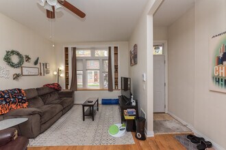 2702 W Thomas St in Chicago, IL - Building Photo - Building Photo