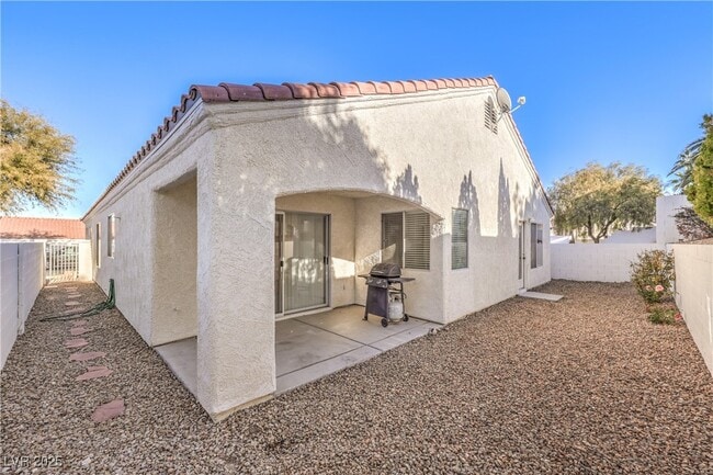 1851 Vista Pointe Ave in Henderson, NV - Building Photo - Building Photo