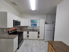 1402 Boston Ave in Fort Pierce, FL - Building Photo - Building Photo