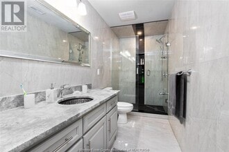 30 Augustus Ct in Windsor, ON - Building Photo - Building Photo