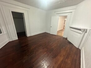 96 N Essex Ave, Unit 2 in Orange, NJ - Foto de edificio - Building Photo