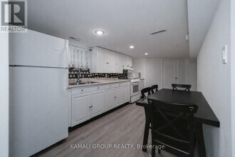 46 Centre St E in Richmond Hill, ON - Building Photo - Building Photo