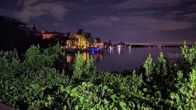 1624 Stickney Point Rd in Sarasota, FL - Building Photo - Building Photo