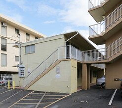 Nu'uanu Place in Honolulu, HI - Foto de edificio - Building Photo