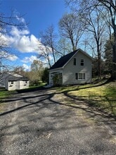 11 Upper Hillman Rd in Warwick, NY - Building Photo - Building Photo