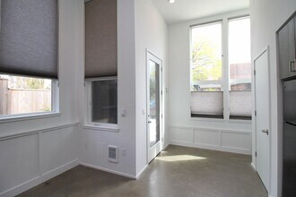 1611 N Rosa Parks Way in Portland, OR - Building Photo - Building Photo