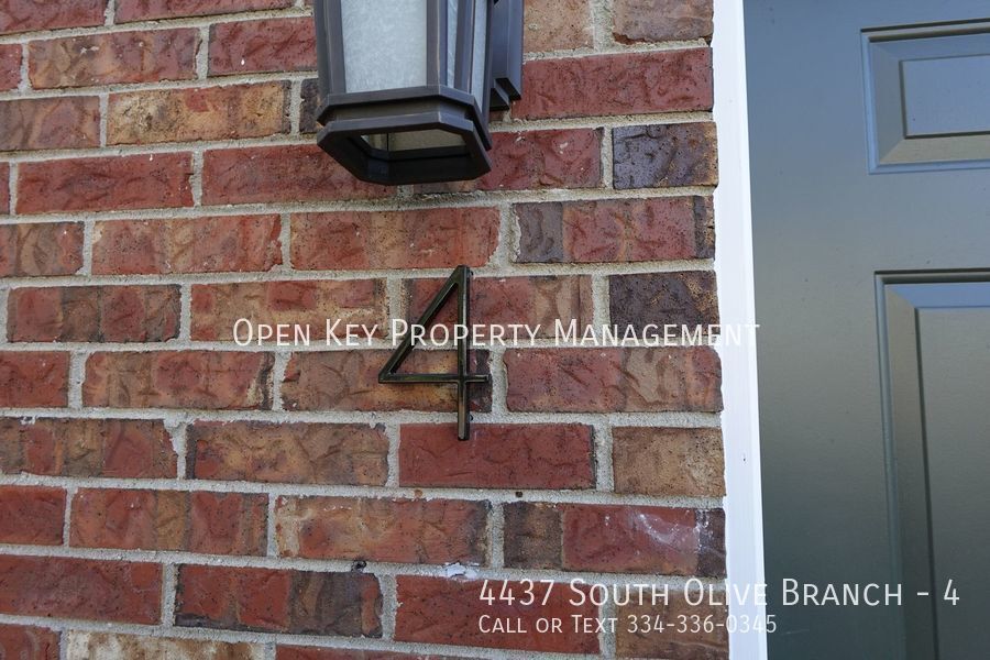 4437 Dorothy Dr, Unit 4 in Marianna, FL - Building Photo