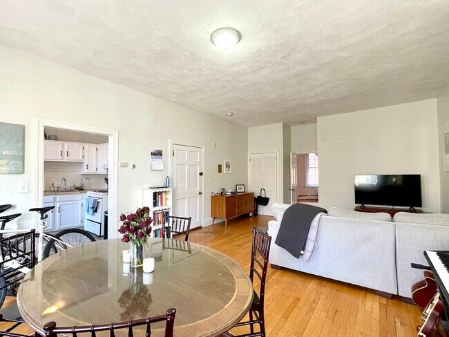 550 Tremont St, Unit 4 in Boston, MA - Building Photo - Building Photo