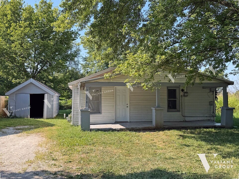 1724 W Lombard St in Springfield, MO - Building Photo