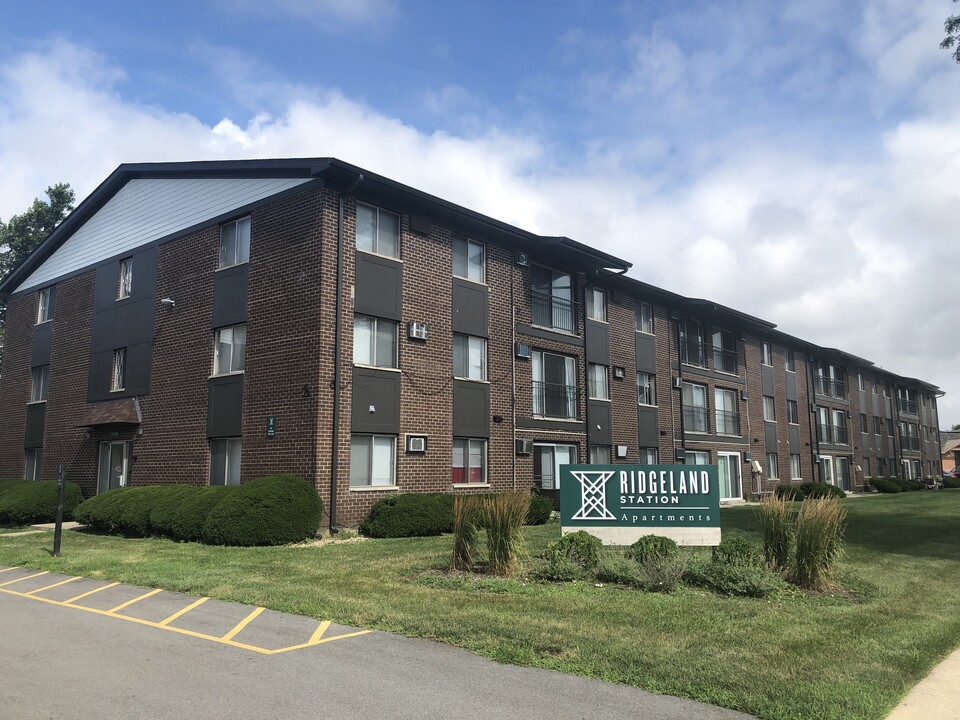 The Ridgeland Station in Chicago Ridge, IL - Building Photo