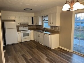 111 Edgewood Dr in Hallsville, MO - Building Photo - Building Photo