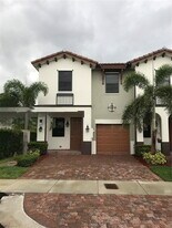 8806 NW 103rd Ave in Doral, FL - Building Photo