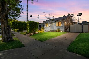 8643 Clifton Way in Beverly Hills, CA - Building Photo