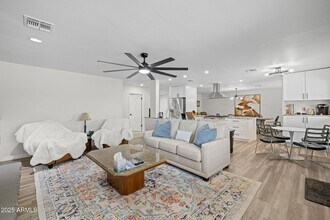 2539 E Geneva Dr in Tempe, AZ - Building Photo - Building Photo