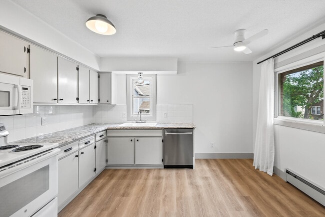 135 16th Ave NE, Unit 1