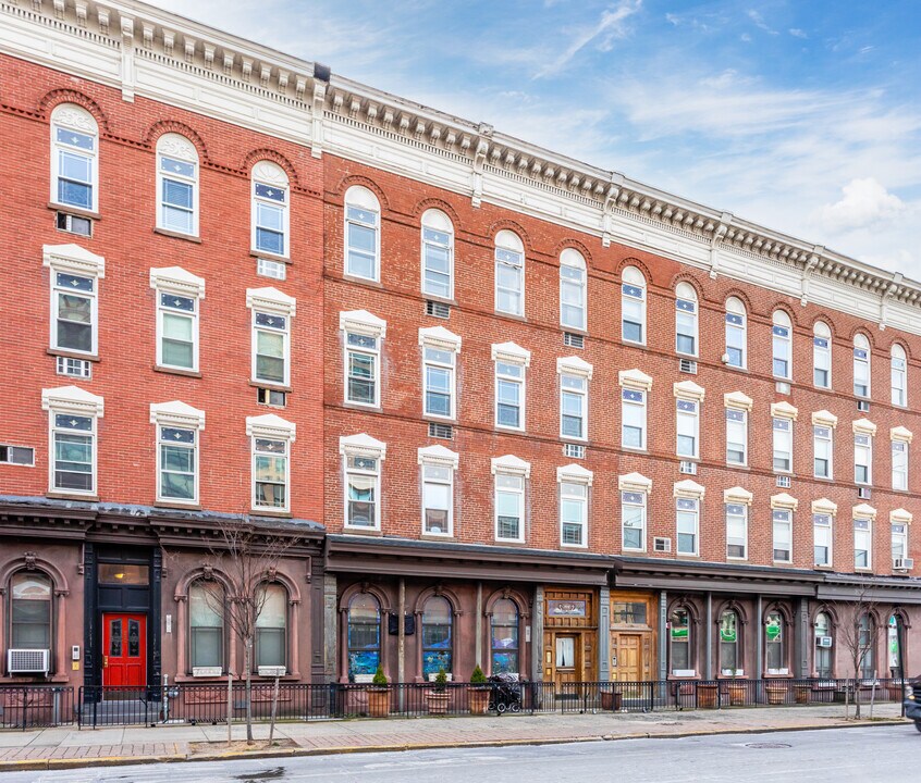 209 14th St in Hoboken, NJ - Foto de edificio