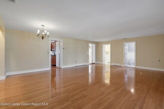 411 Albany Ave in Kingston, NY - Building Photo - Building Photo