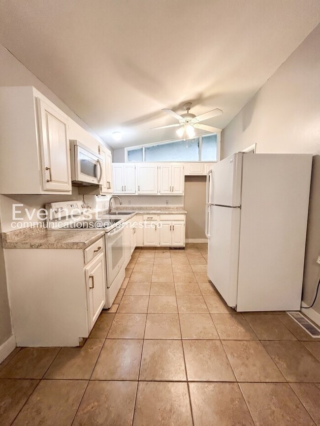 560 Jamaica Pl in Florissant, MO - Building Photo - Building Photo