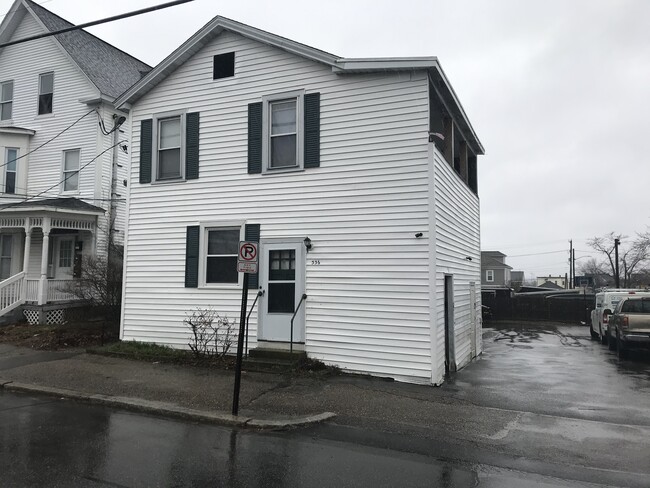 336 Belmont St, Unit 2 in Manchester, NH - Foto de edificio - Building Photo