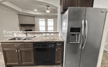 6214 Oxford Lake Dr in Rosenberg, TX - Building Photo - Building Photo