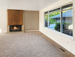 9032 SW Monterey Pl in Portland, OR - Building Photo - Building Photo