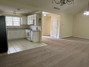 113 Waters Edge Dr in Lagrange, GA - Building Photo - Building Photo