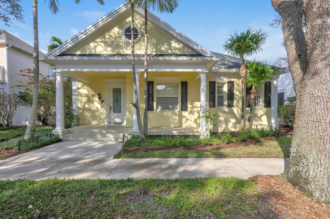 251 Sweet Bay Cir in Jupiter, FL - Building Photo