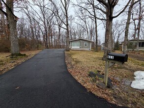 611 Austin Ln in Herndon, VA - Building Photo - Building Photo