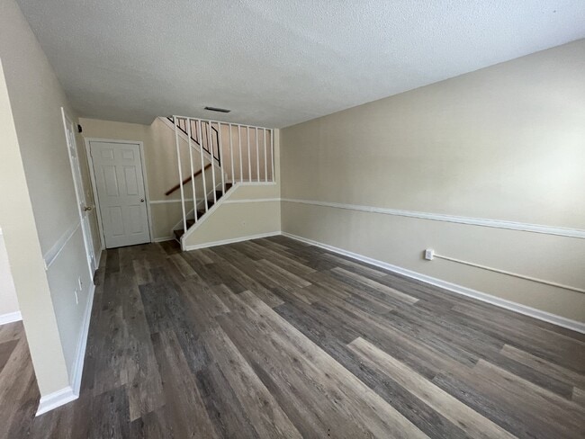 816 Lesa St in Hinesville, GA - Building Photo - Building Photo