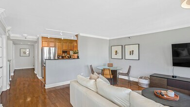 345 N La Salle Dr in Chicago, IL - Building Photo - Building Photo