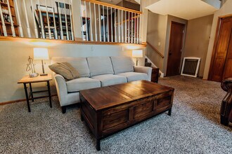 2042 Louisiana Ave S in Minneapolis, MN - Building Photo - Building Photo