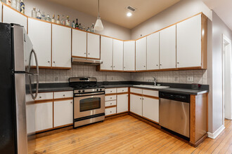 2202 W Belmont Ave in Chicago, IL - Building Photo - Building Photo