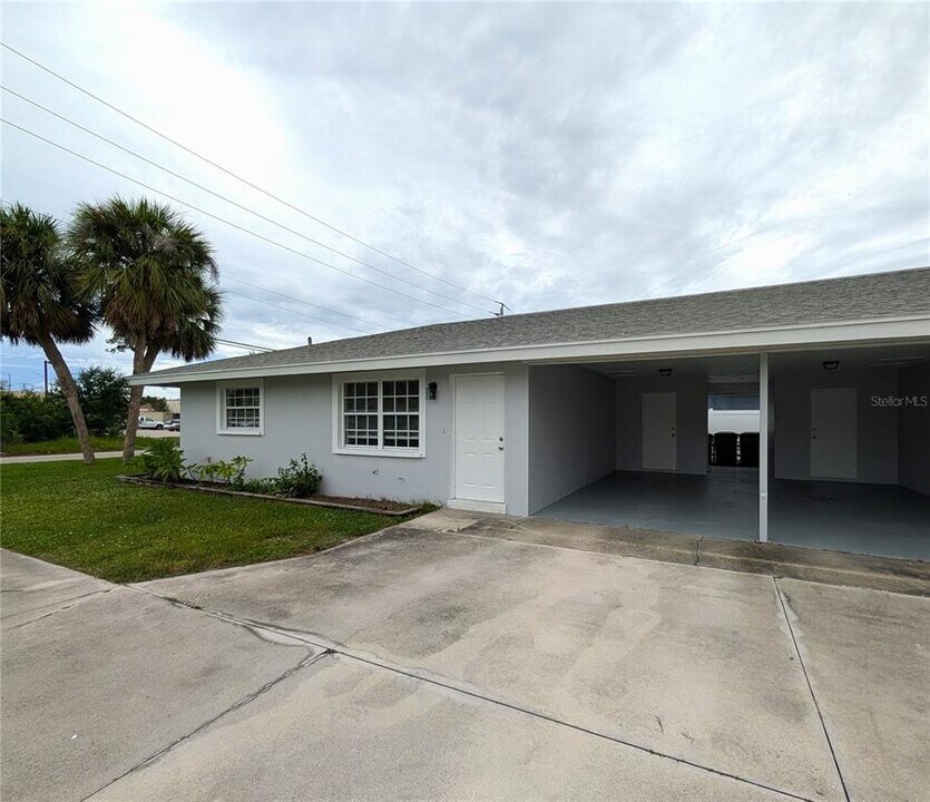 2129 Couver Dr in Sarasota, FL - Building Photo