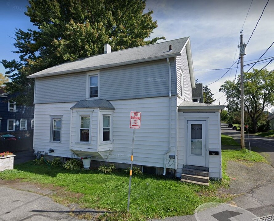 201 Galster Ave in Syracuse, NY - Building Photo