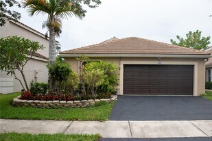 216 E Bayridge Dr in Weston, FL - Building Photo