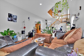 2878 Cedar Glade Rd, Unit 5571-201 in Naperville, IL - Foto de edificio - Building Photo