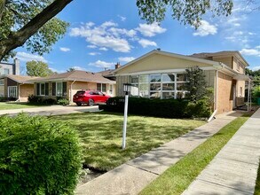 4825 Sherwin Ave in Lincolnwood, IL - Building Photo - Building Photo