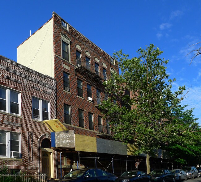 470 Montgomery St in Brooklyn, NY - Building Photo - Building Photo