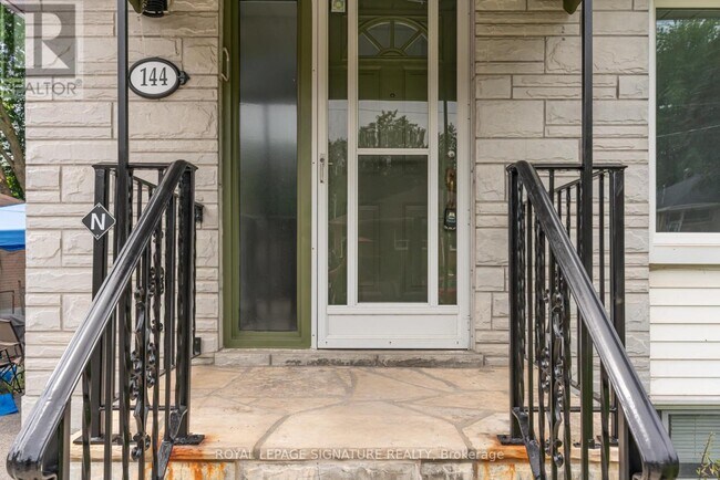 144 Willow Ln in Newmarket, ON - Building Photo - Building Photo