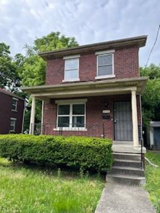 2712 Cedar St in Louisville, KY - Building Photo