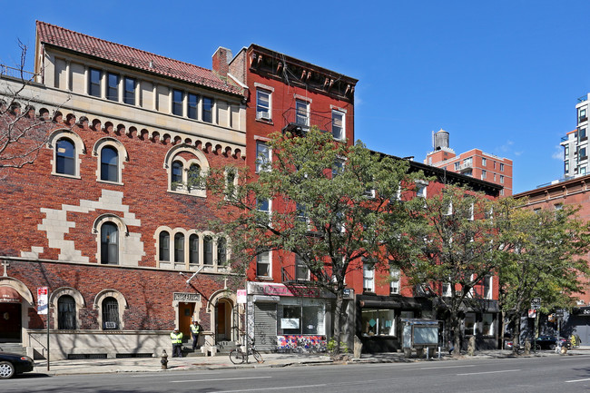 195 10th Ave in New York, NY - Foto de edificio - Building Photo