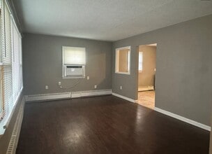 374 N Levasseur Ave in Bourbonnais, IL - Foto de edificio - Building Photo