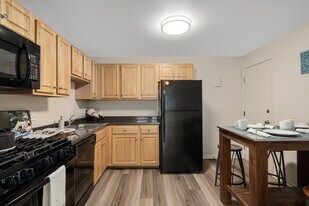 Saunders Crossing in Lawrence, MA - Building Photo