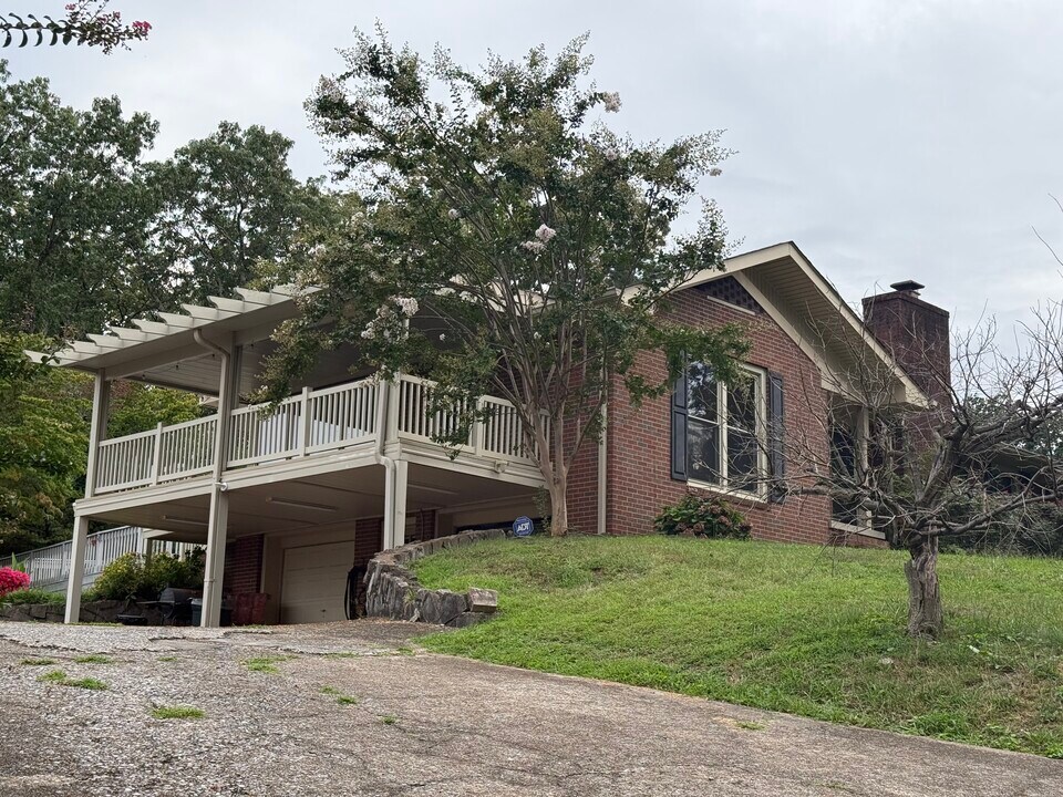 212 White Oak St in Rossville, GA - Building Photo