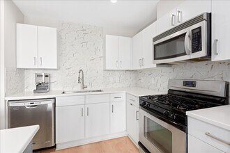3601 Arapahoe Ave, Unit 220 in Boulder, CO - Building Photo - Building Photo
